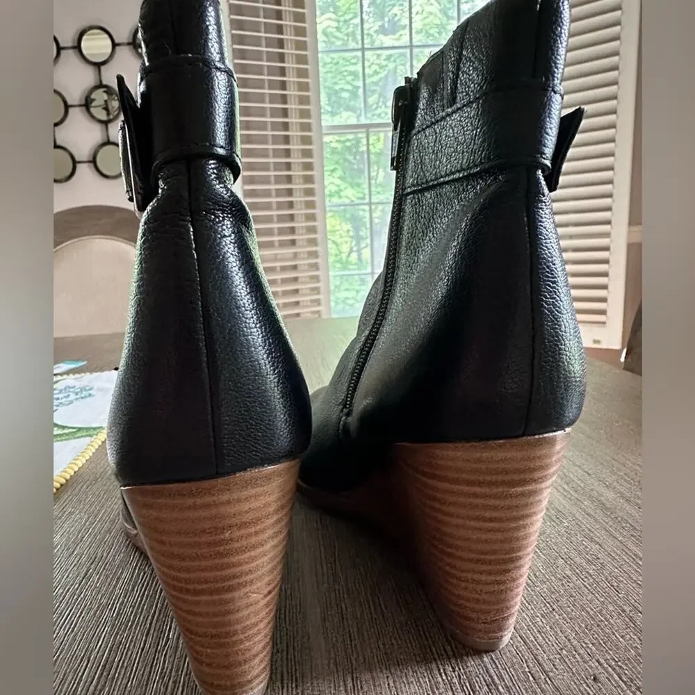 Diba Black Leather Wedge Ankle Boots with Buckle – Size 7.5 Nwt